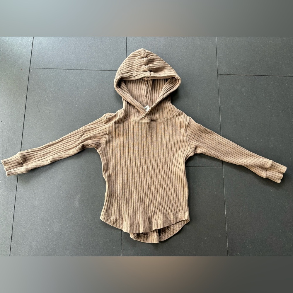 Kate Quinn brown organic cotton ribbed hoodie shirt, 2T